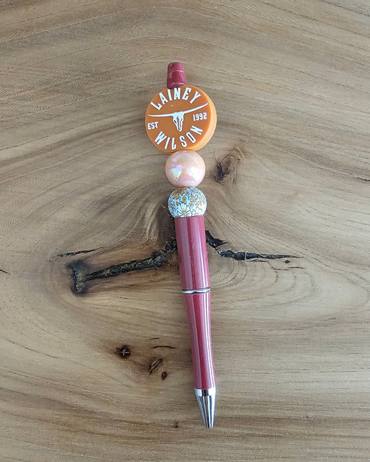 Lainey Wilson Pen