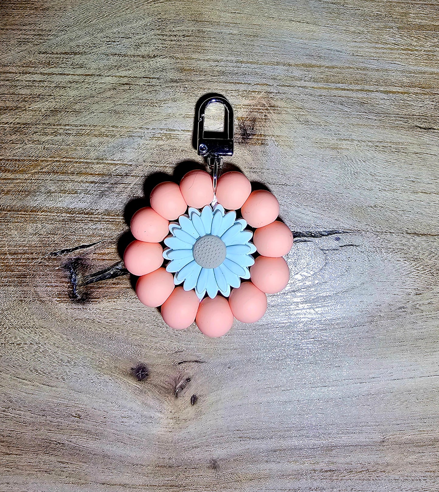 Peach Daisy Beaded Round Bag Tag | Silicone Flower Charm | Backpack, Purse & Keychain Accessory | Handmade Gift