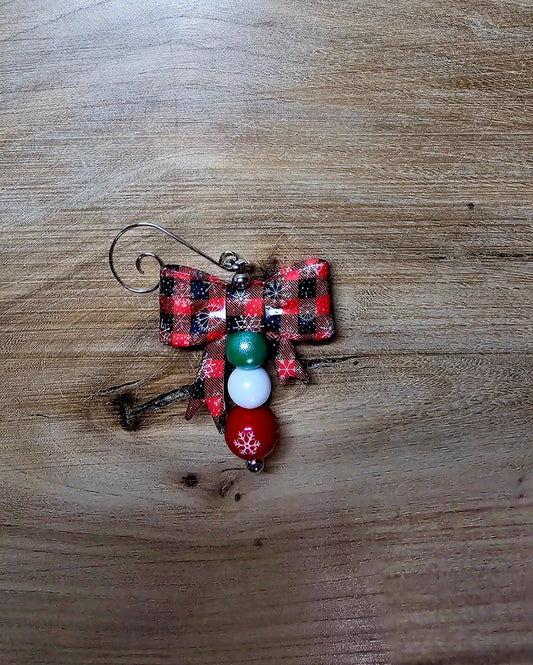 Buffalo Plaid Christmas Bow Beaded Charm – Red, Green & White Holiday Ornament